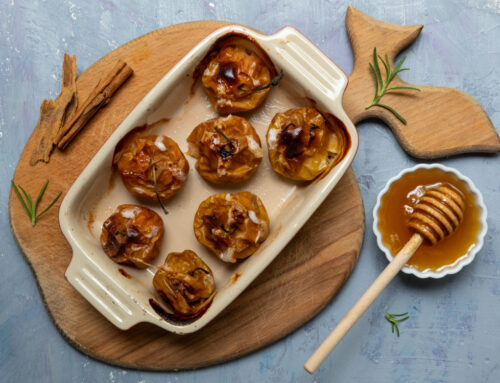 Manzanas asadas rellenas con galletitas Turimar Mantekitas